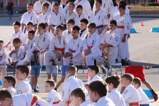Сегодня мы приняли участие в перенесенном праздновании Дня Физкультурника на площади Ленина г.Орел! 